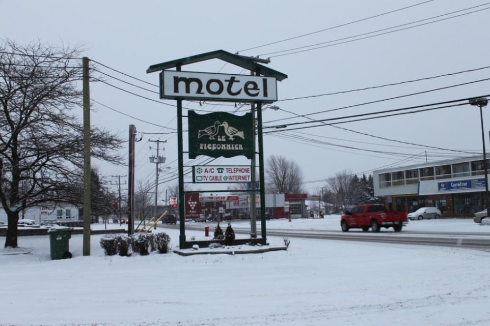 Auberge - Motel Le Pigeonnier Farnham エクステリア 写真