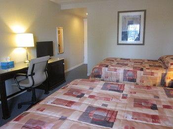 Auberge - Motel Le Pigeonnier Farnham エクステリア 写真