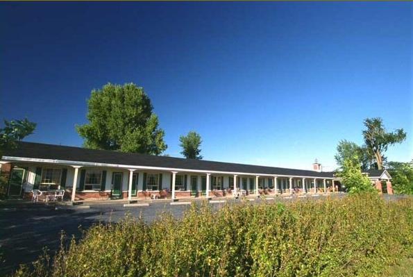 Auberge - Motel Le Pigeonnier Farnham エクステリア 写真